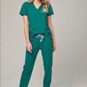 Hunter Green Catarina One-Pocket Scrub Top & Yola Skinny Scrub Pants
